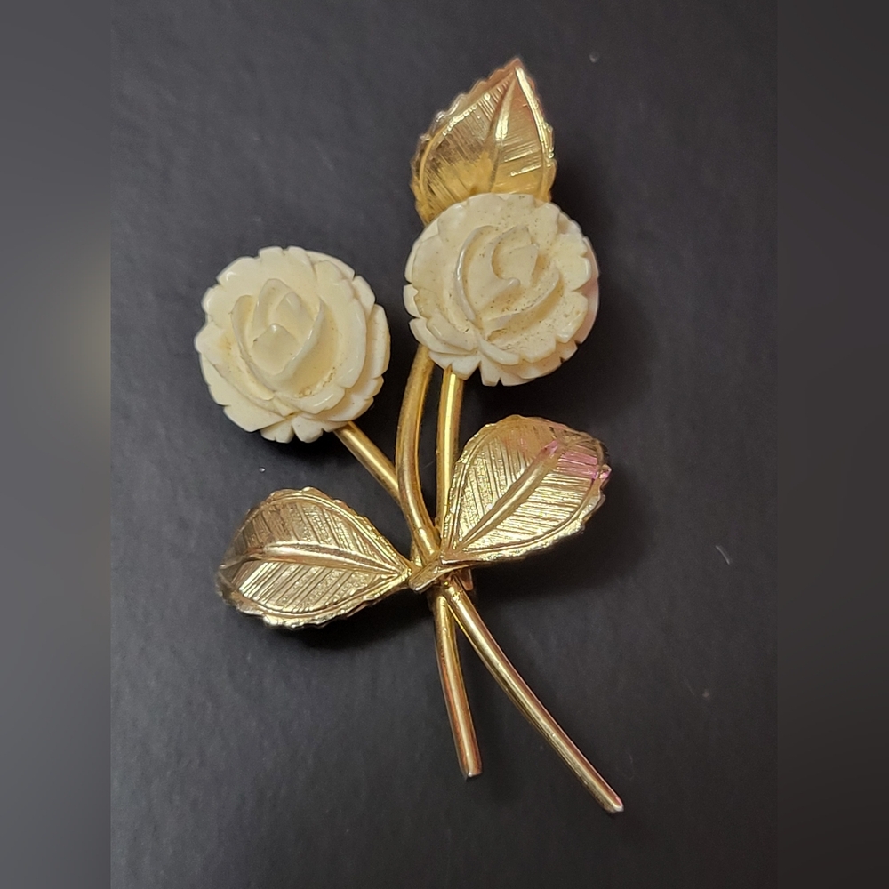 Vintage brooch, gold tone, bouquet, flowers, carved celluloid Jewelry Fashion Ac